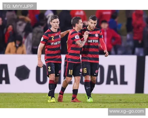 曼立联队与西悉尼流浪者青年队激战正酣精彩对决引人瞩目