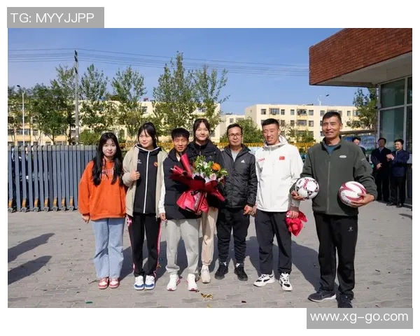 宁夏回族自治区党委书记，用“玫瑰”称誉何杰